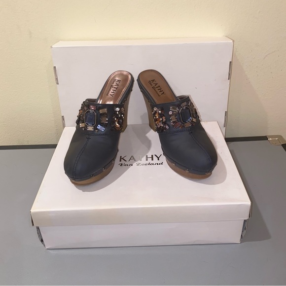 Kathy Van Zeeland VCADY Embellished Clogs, Size 7.5, Color: Blue - Picture 8 of 15